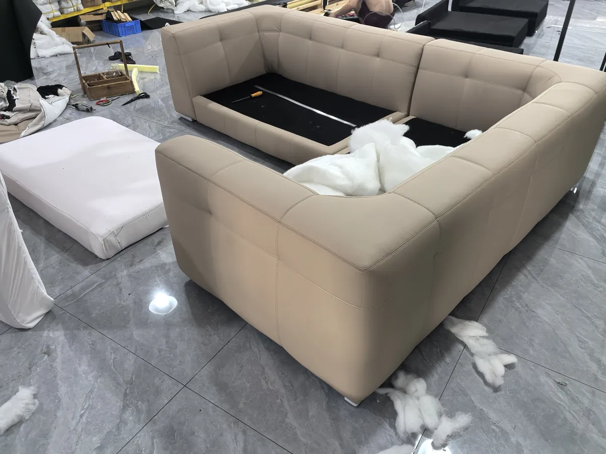 Sofa assembly in the Juxing Furniture factory